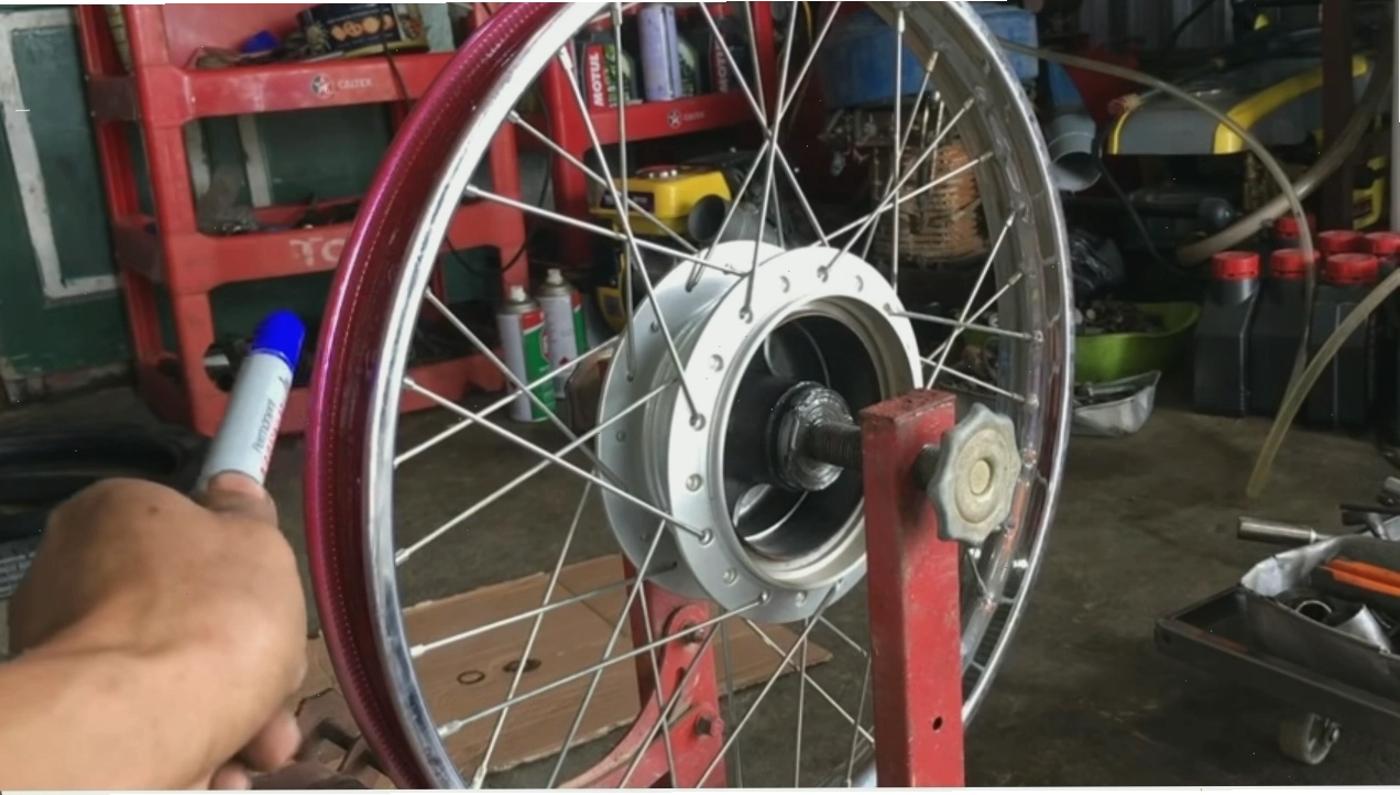 Hướng dẫn cách tự cân vành xe máy tại nhà