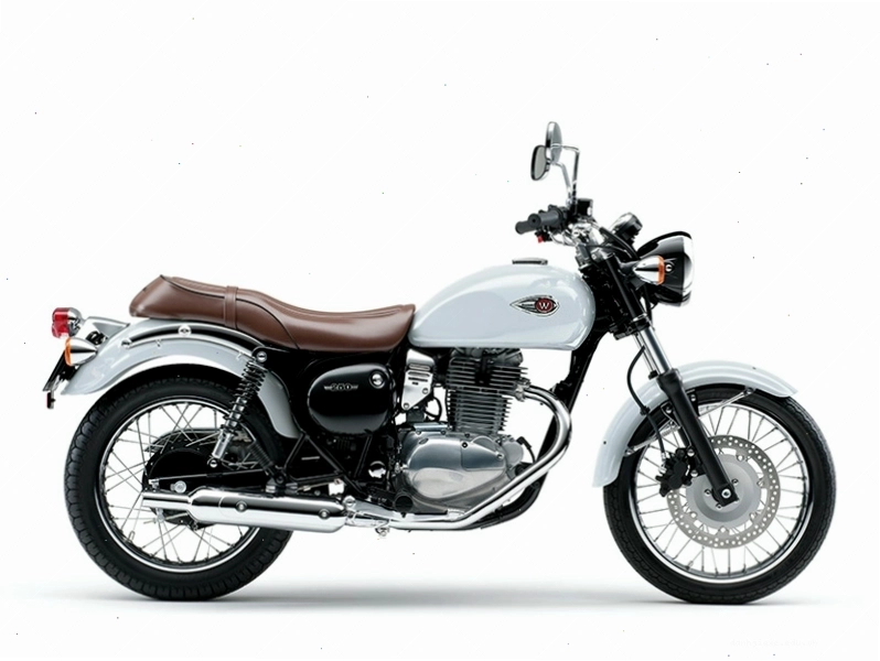 Kawasaki W250 với màu trắng ngọc trai pha lê