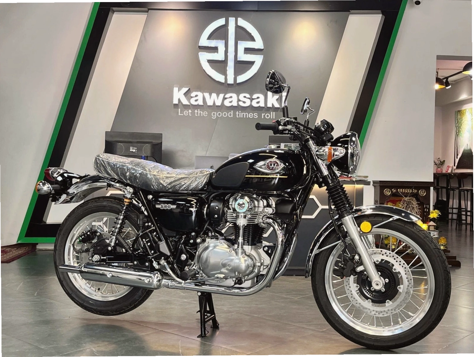 Kawasaki W800 Cafe Racer phong cách thể thao