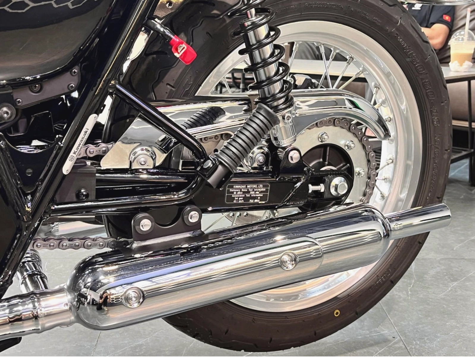 Kawasaki W800 trên đường phố