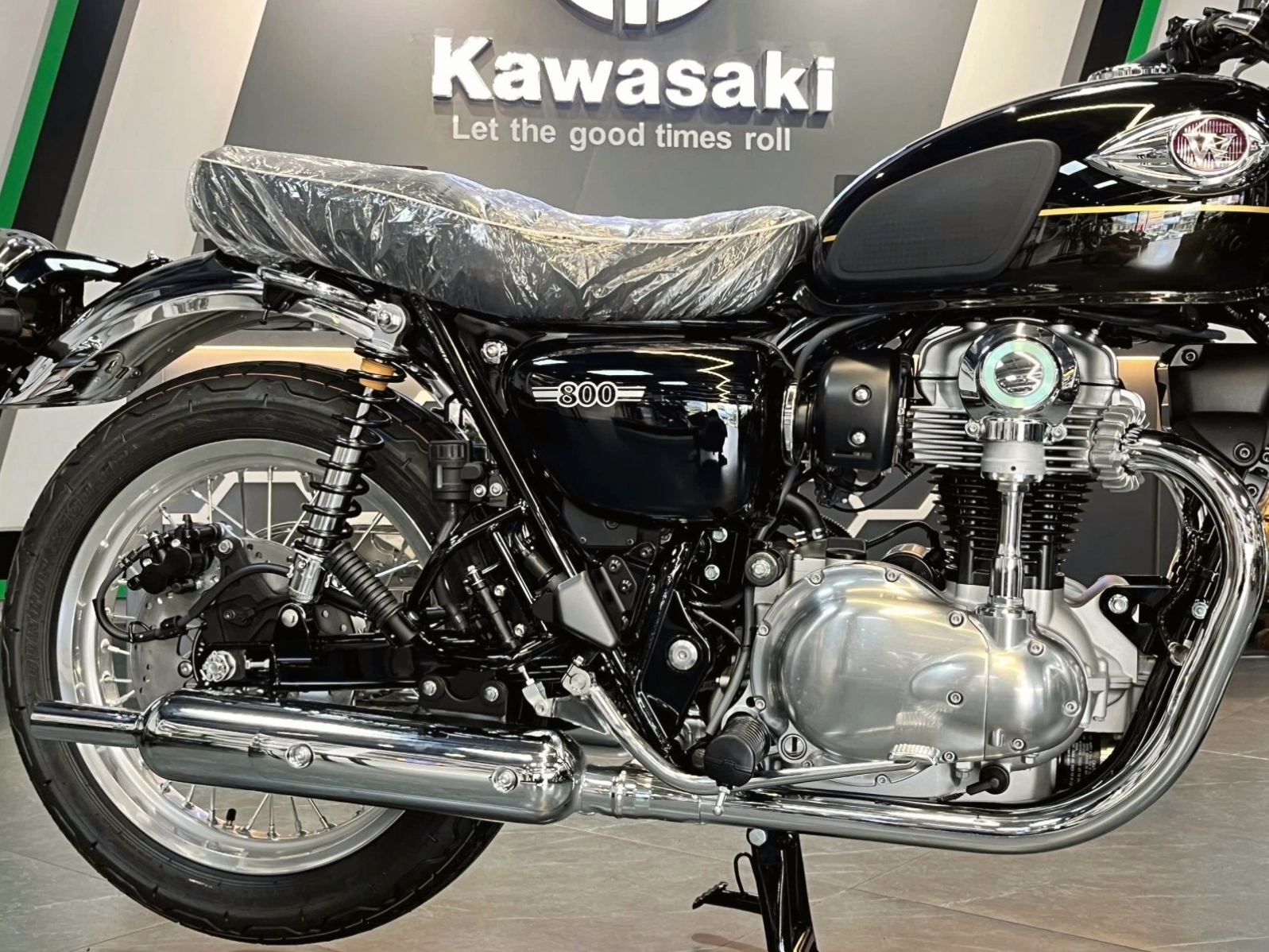 Kawasaki W800 - Vẻ đẹp vượt thời gian