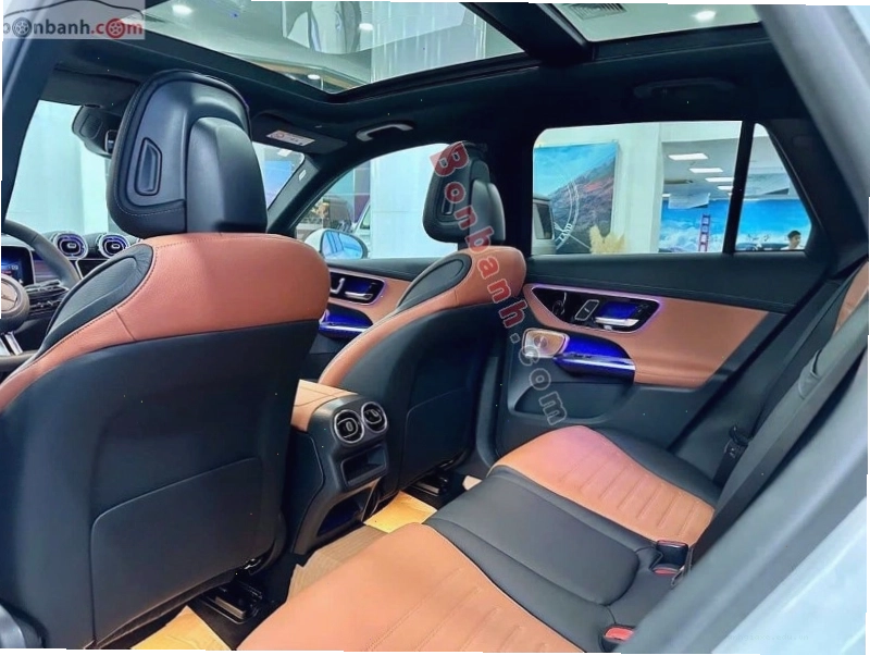 Khoang hành khách xe Mercedes-Benz GLC 300 4Matic 2026