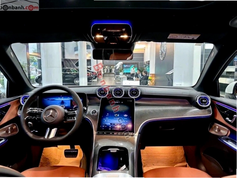 Khoang lái xe Mercedes-Benz GLC 300 4Matic 2026
