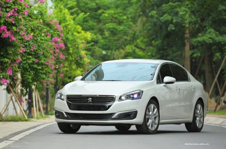 Khoang nội thất hiện đại và sang trọng của Peugeot 508 2026