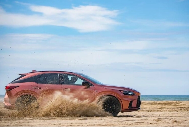 Khoang nội thất sang trọng và đậm chất thể thao của Lexus RX 500h