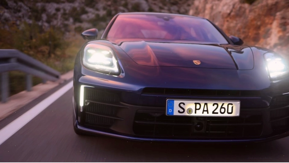 Không gian nội thất sang trọng của Porsche Panamera 4S