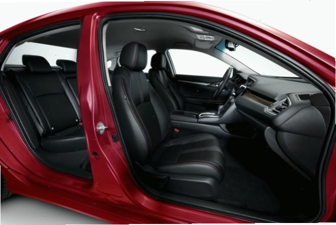Không gian rộng rãi giữa các hàng ghế trên Honda Civic