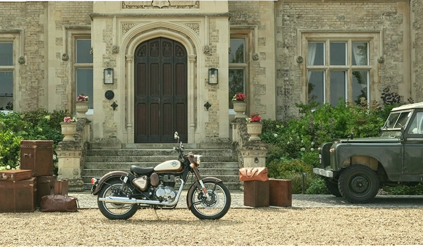 Không gian trưng bày các phiên bản Royal Enfield Classic 350 tại showroom