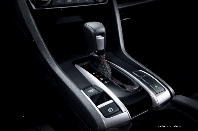 Khu vực cần số cân đối trên Honda Civic 2021