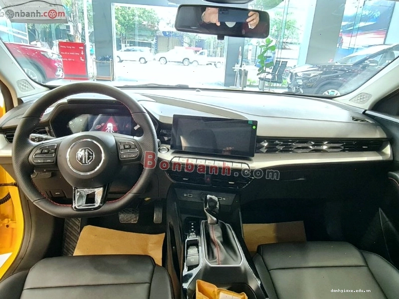 Khu vực lái MG5 2026 với màn hình giải trí lớn