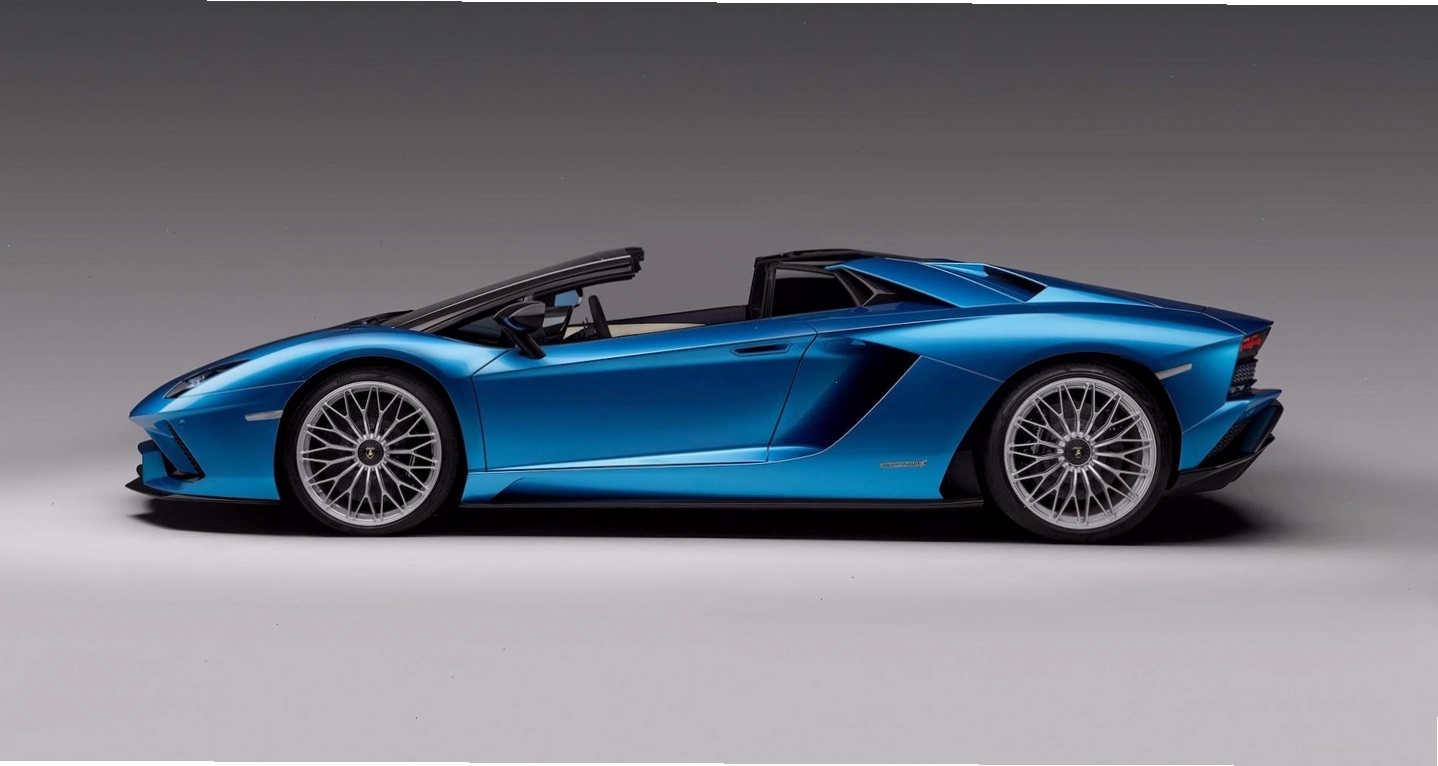 Lamborghini Aventador S Roadster 2018 màu xanh dương lộng lẫy
