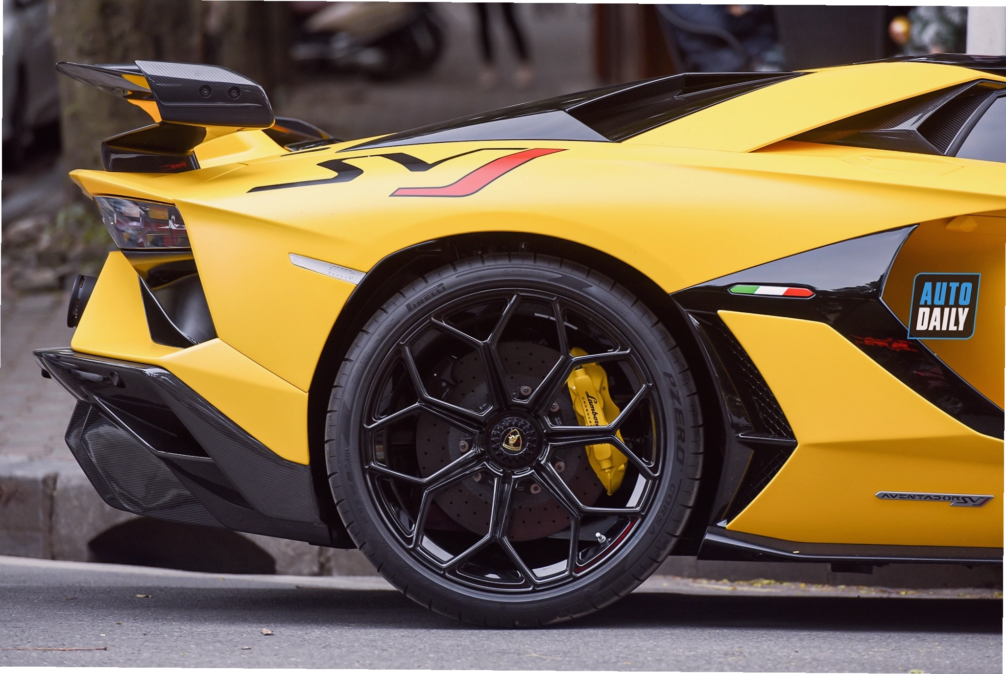 Lamborghini Aventador SVJ Roadster khi di chuyển