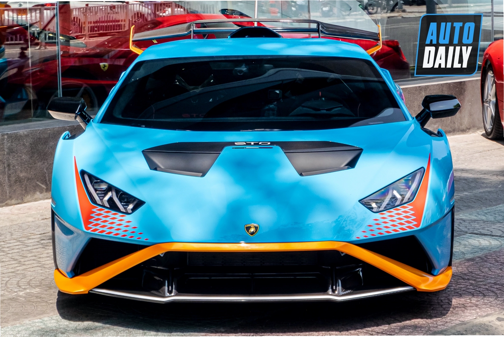 Lamborghini Huracán STO màu xanh lá đặc trưng