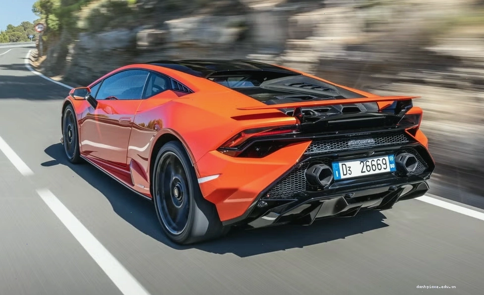 Lamborghini Huracán Tecnica 2023 với thiết kế khí động học