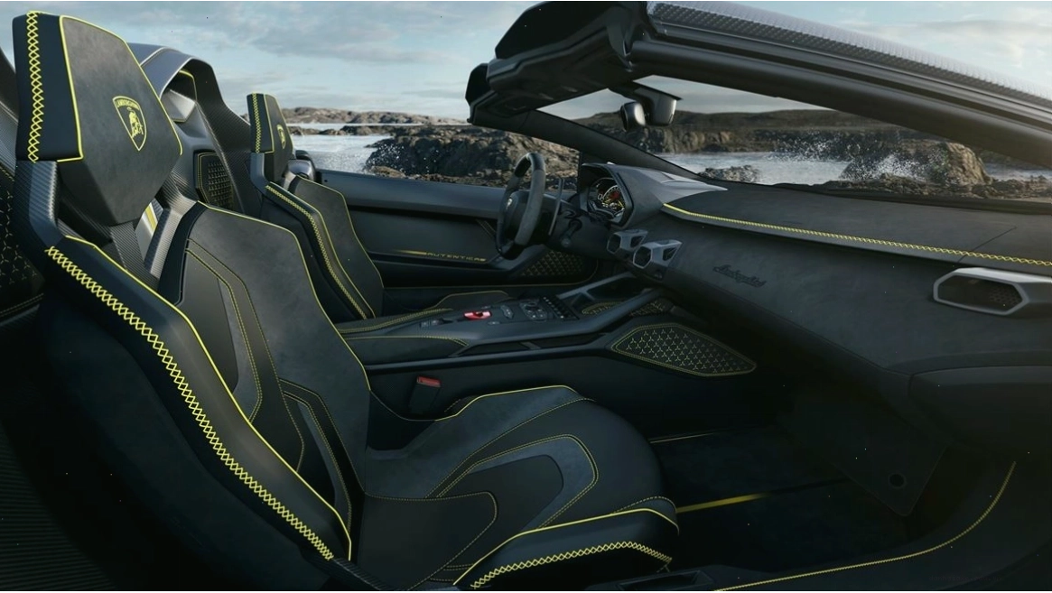 Lamborghini Invencible trên đường đua