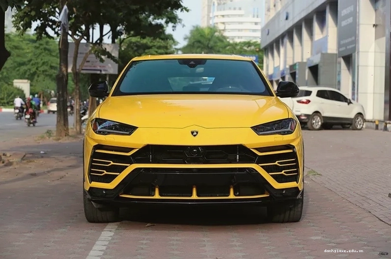 Lamborghini Urus 2026 phiên bản tiêu chuẩn