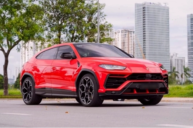Lamborghini Urus bản 4 chỗ thu hút chú ý khi đổi màu ngoại thất