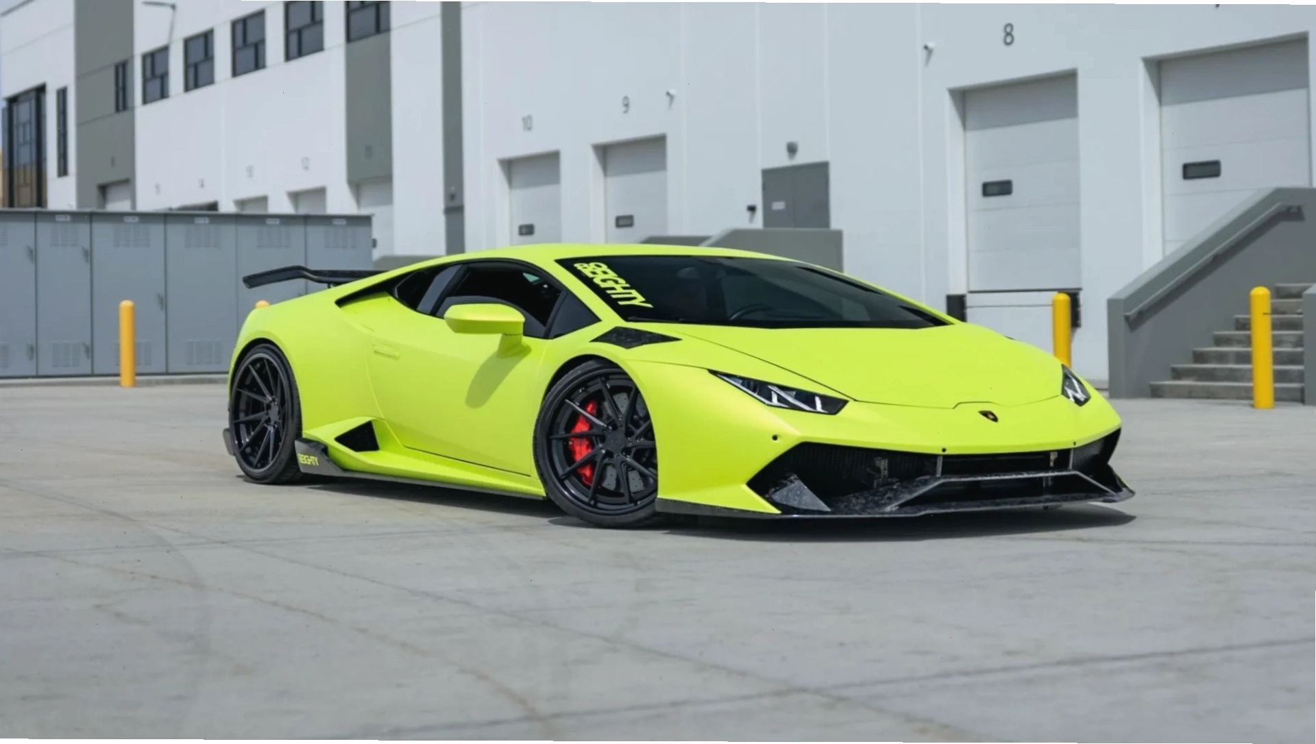 Lamborghini Urus giá rẻ nhất 2023
