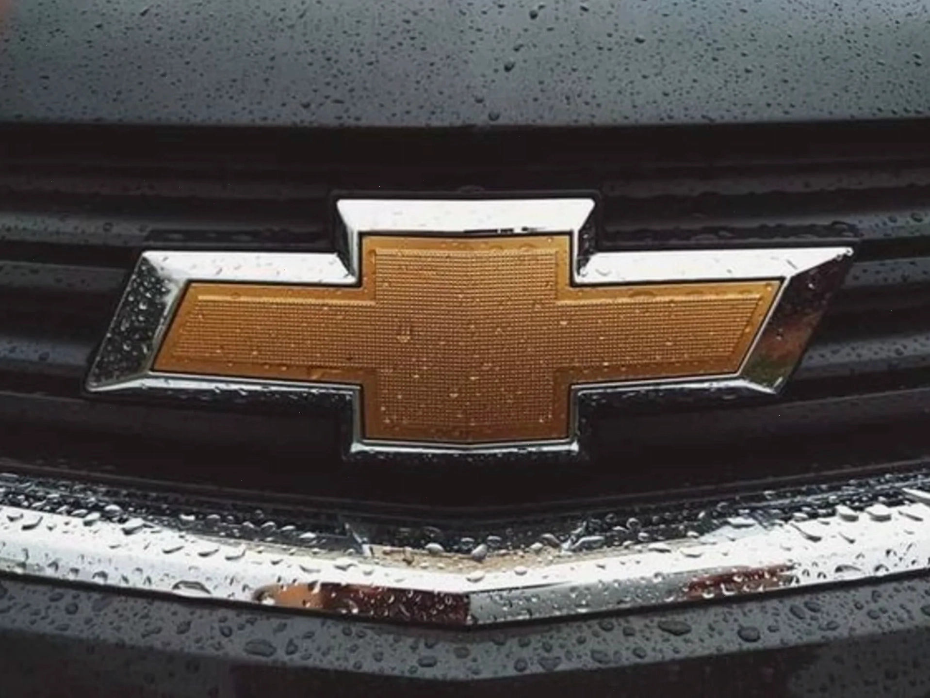 Logo Chevrolet trên xe ô tô