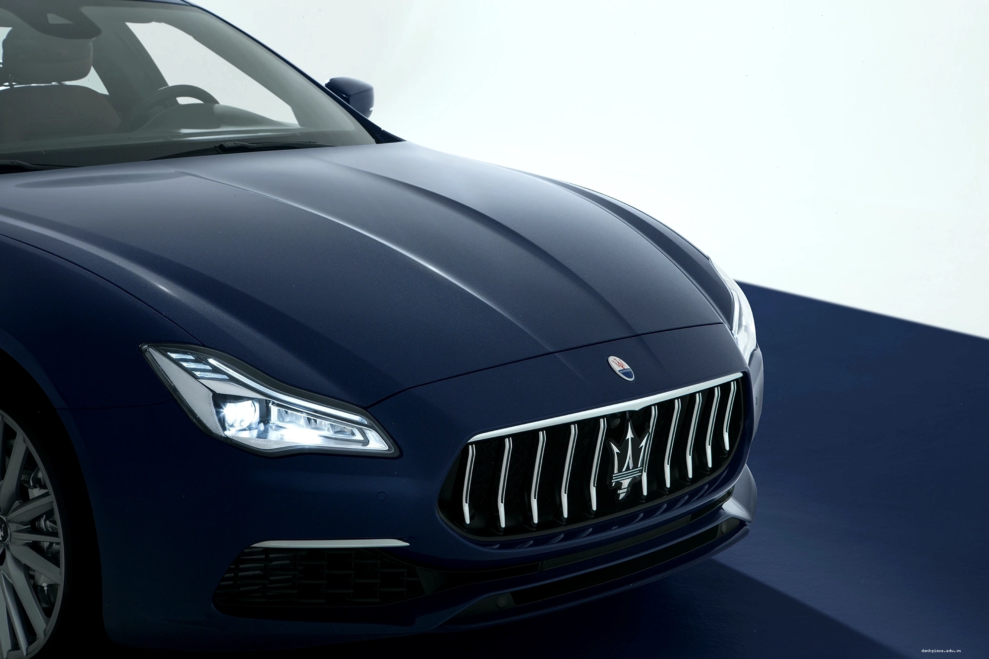 Màn hình giải trí trung tâm trên Maserati Quattroporte
