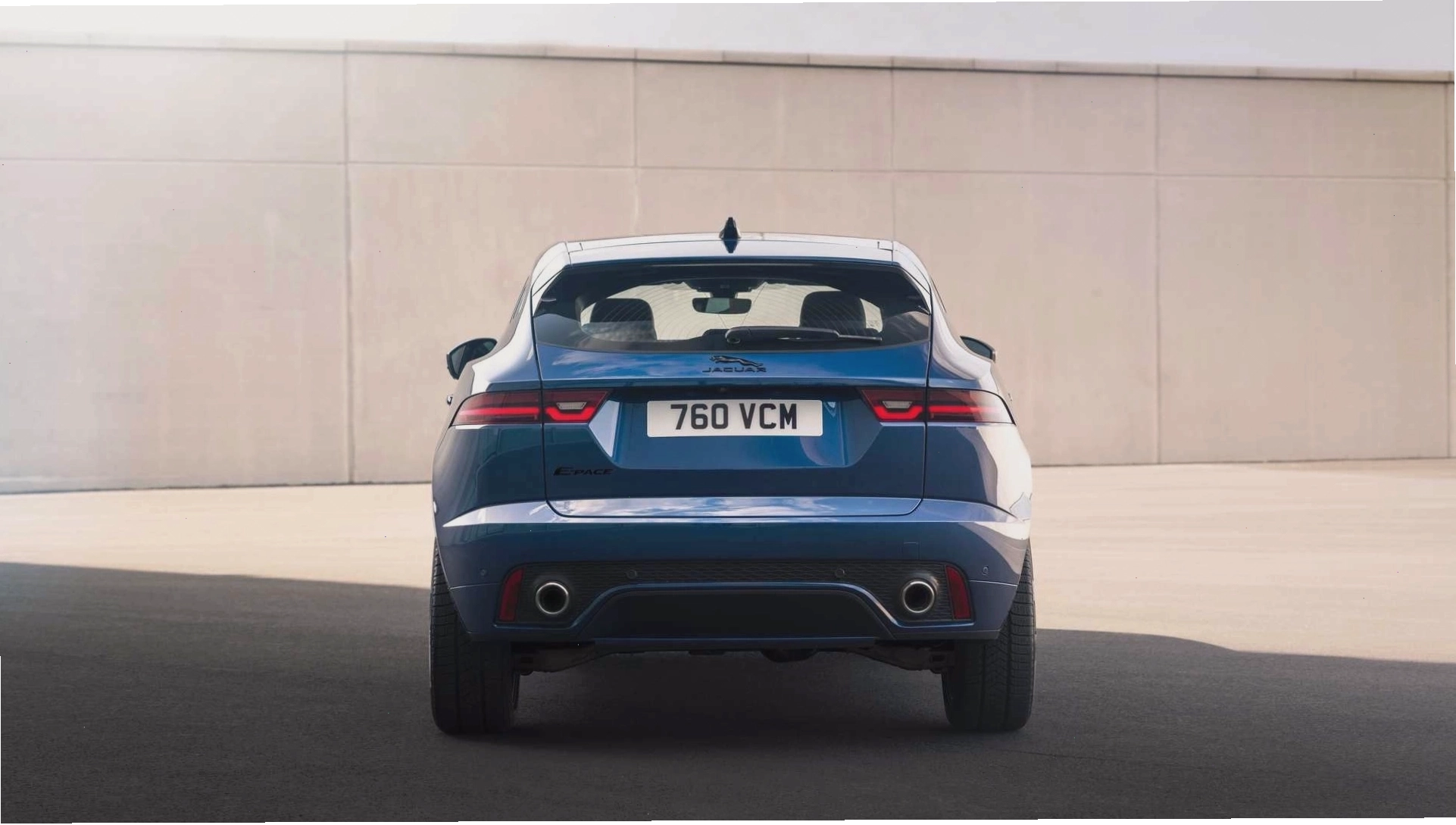Màn hình giải trí trung tâm và bảng điều khiển của Jaguar E-Pace 2026