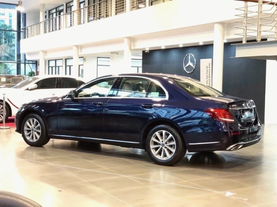 Màn hình trung tâm MBUX trên Mercedes E200 Exclusive