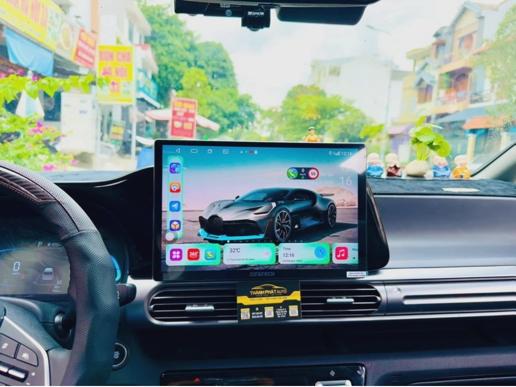 Màn hình Zestech 13 inch lắp đặt trên xe ô tô