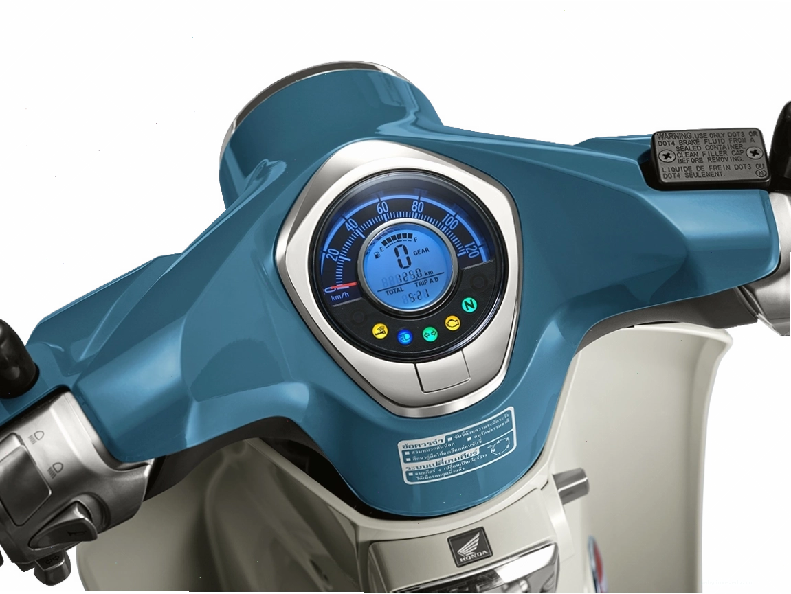 Mặt đồng hồ hiện đại và phanh đĩa thủy lực trước của Super Cub C125