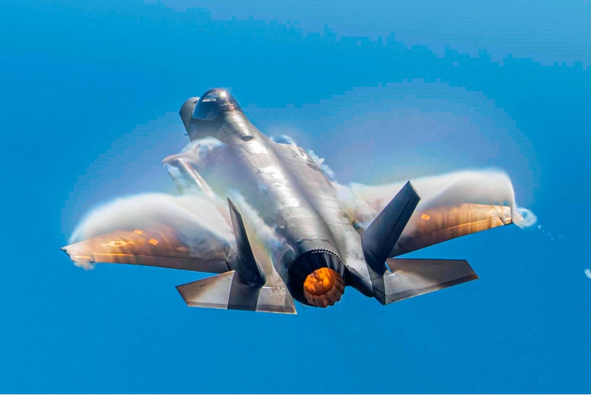 Máy bay tiêm kích F-35 Lightning II của Mỹ, Sukhoi Su-57 của Nga và Chengdu J-20 của Trung Quốc - những tiêm kích thế hệ 5 hàng đầu thế giới