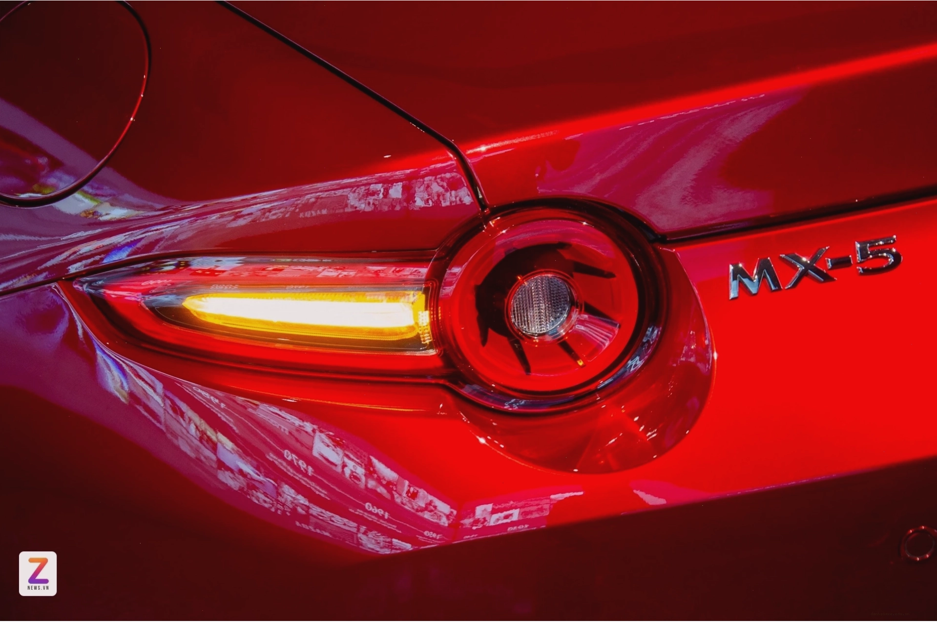 Mazda MX-5 Miata trên đường phố