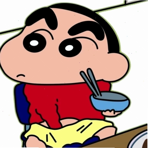 Meme Shin cậu bé bút chì với biểu cảm mặt nhăn nhó, giơ tay lên như đang thể hiện sự khó chịu hoặc phản đối.