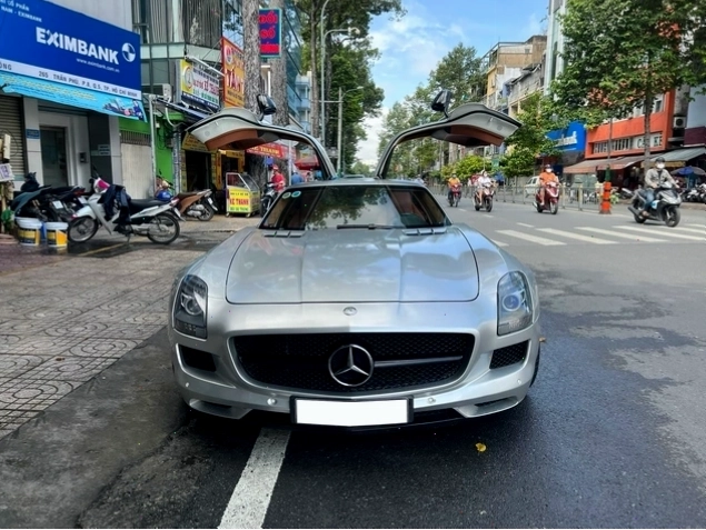 Mercedes-AMG SLS đầu tiên tại Việt Nam, xe thuộc sở hữu của Trung Nguyên Legend