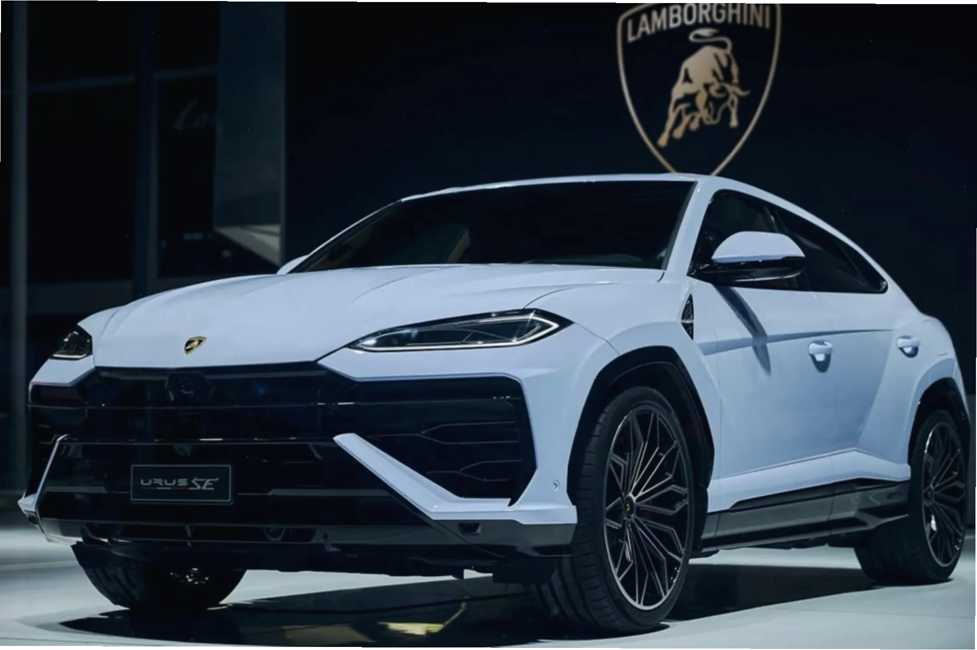 Một chiếc Lamborghini giá cạnh tranh đang được trưng bày
