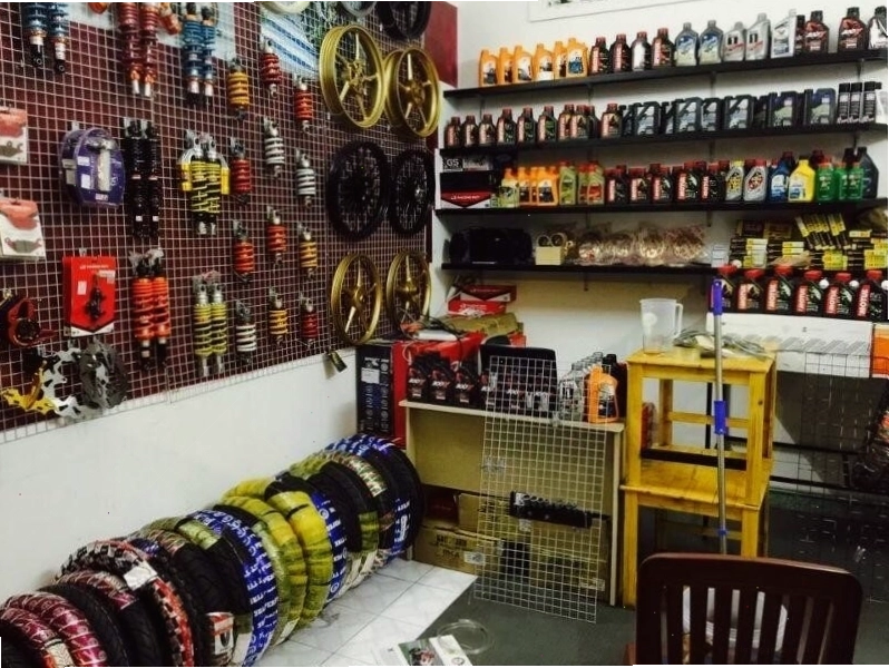Mua phụ kiện xe máy tại cửa hàng chính hãng Kim Thành