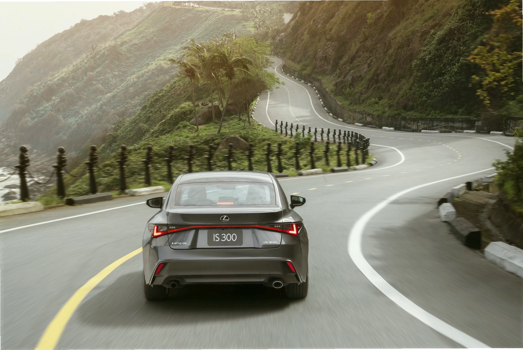 Nội thất sang trọng của Lexus IS 2026