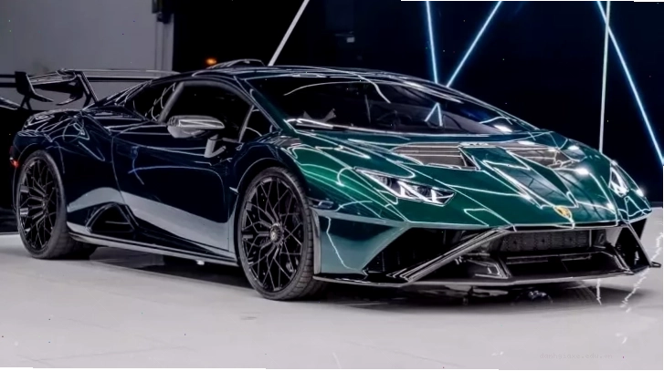 Nội thất xe Lamborghini Huracán STO với các chi tiết carbon