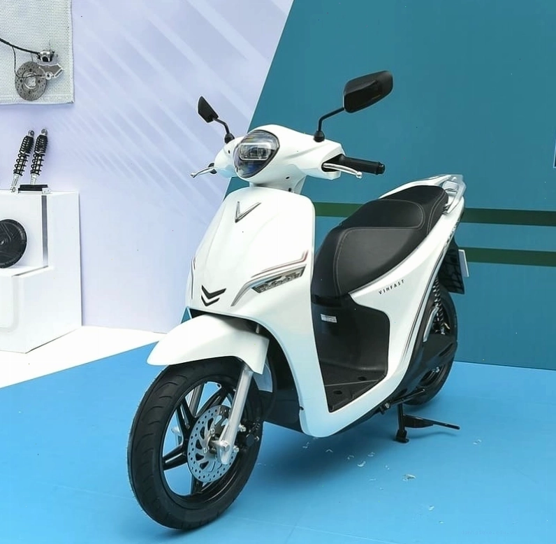 Nữ mệnh Thủy nên chọn xe màu trắng để tăng cường may mắn và tài lộc