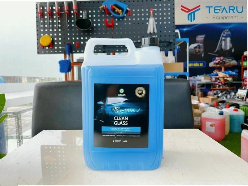 Nước rửa kính Clean Glass giúp kính lái sạch trong