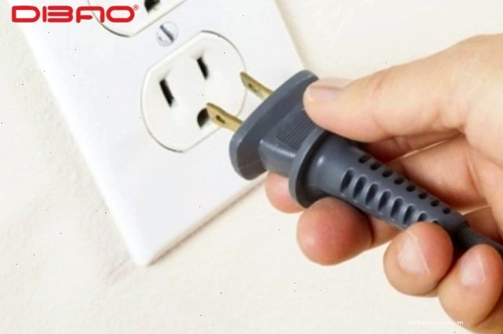 Ổ cắm không phát ra điện cũng làm sạc không hiện đèn đỏ