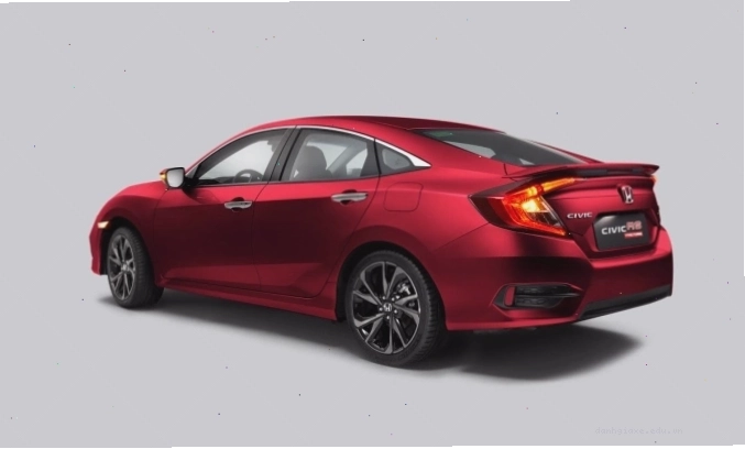 Phần đuôi xe Honda Civic 2021 vuốt xuống tạo dáng coupe thể thao