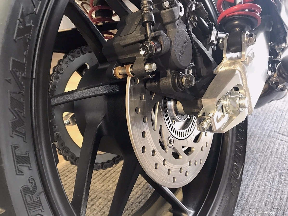 Phanh ABS trên Honda CB400 Super Four 2019