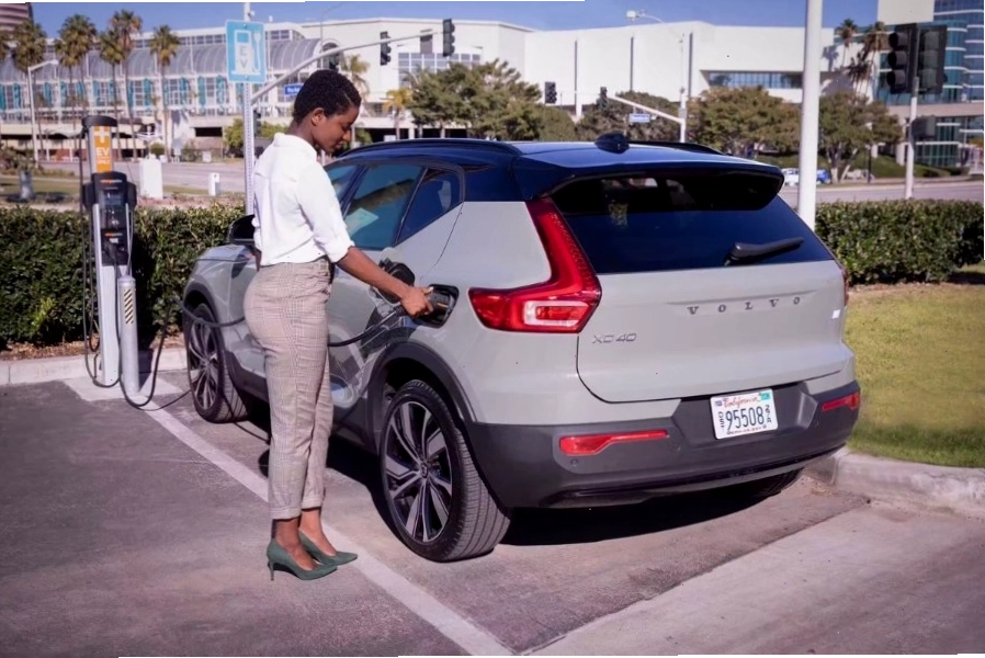 PHEV là loại xe lai sạc điện kết hợp động cơ xăng và động cơ điện