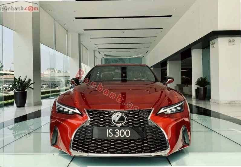 Phiên bản Lexus IS 300 Luxury với nhiều trang bị cao cấp