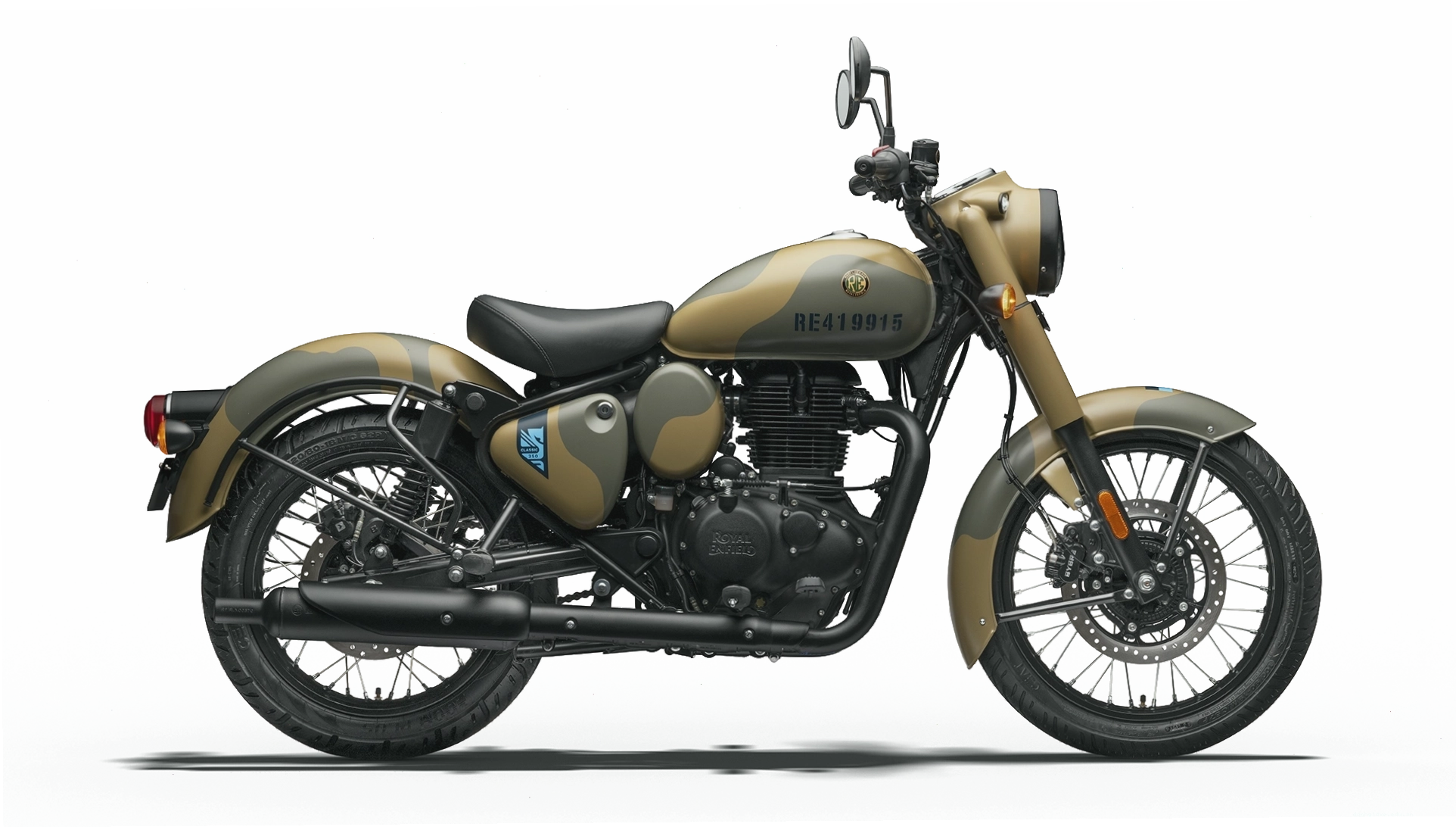 Royal Enfield Classic 350 màu Commando Sand khỏe khoắn và bụi bặm