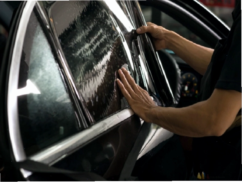 Showroom chăm sóc xe trang bị phim cách nhiệt Vkool