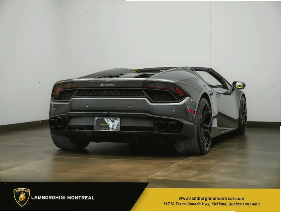 Siêu xe Lamborghini Huracan màu xám thời trang