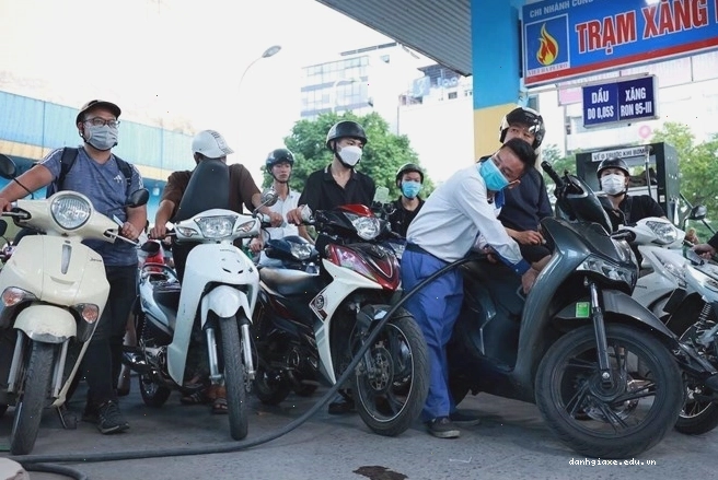 So sánh giá xăng E5 và các loại xăng khác