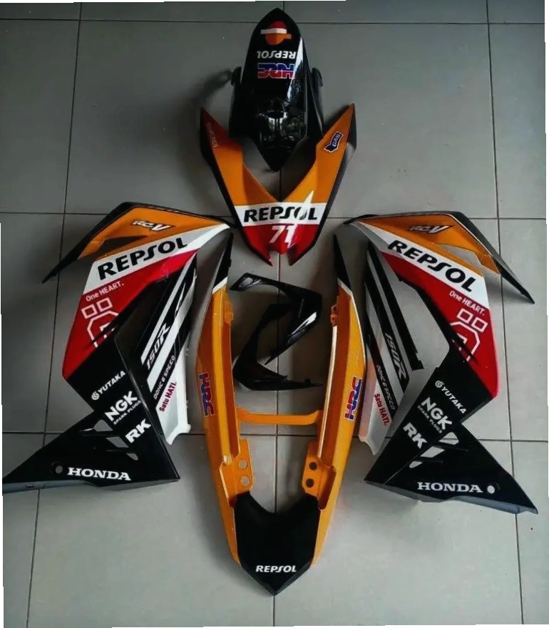 Sơn tem đấu REPSOL cho xe Winner tại TPHCM