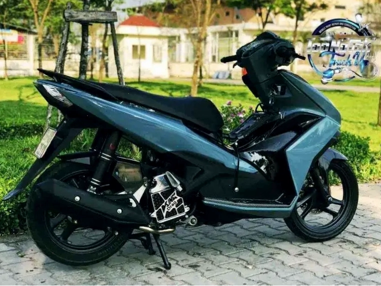 Sơn xe Air Blade màu xanh xi măng phối đen tại TPHCM