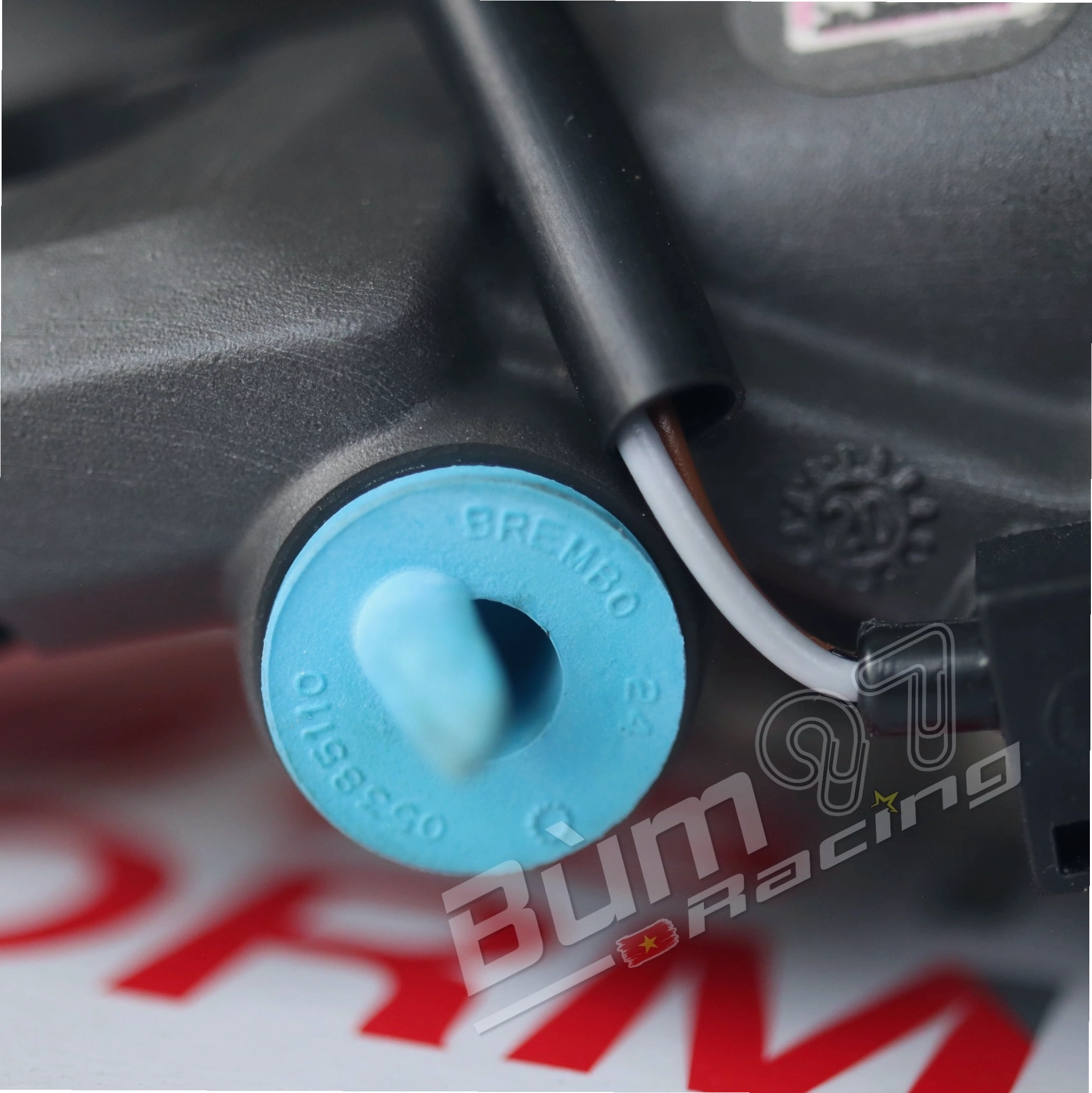 Tay thắng Brembo Corsa Corta lắp trên ghi đông xe máy